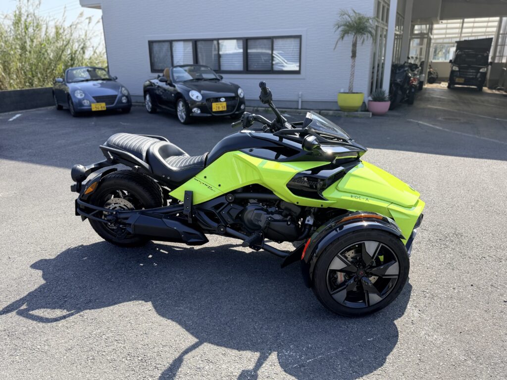 can-am 1,330cc Trike